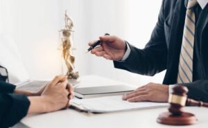 What Does a Commercial Lawyer Do, and When Do You Need One?